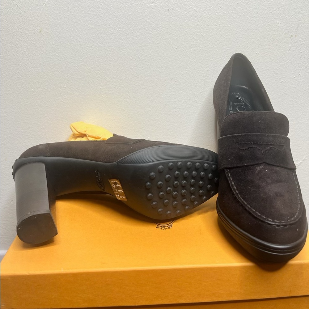 TOD’S Brown Suede Loafers